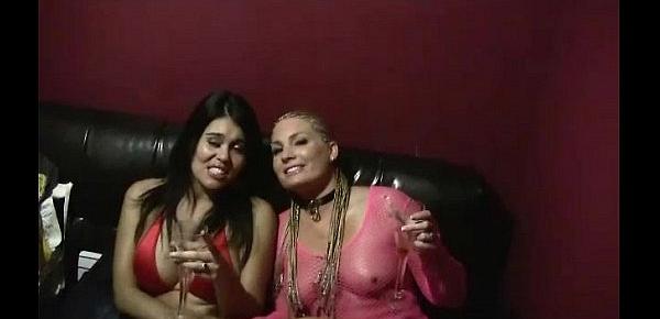  sara jay flower tucci and luscious lopez backstage